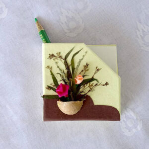 Magnet-Chit-Holder-Vase-Cream